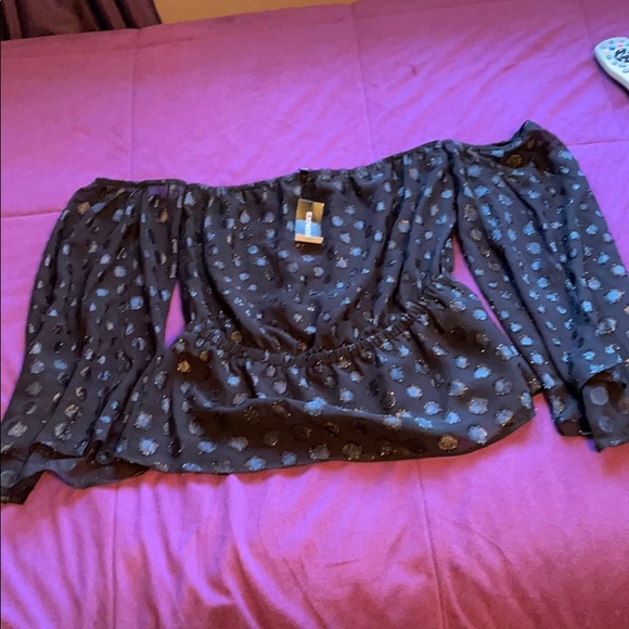 ➕off the shoulder polka dot top➕ - Picture 4 of 7